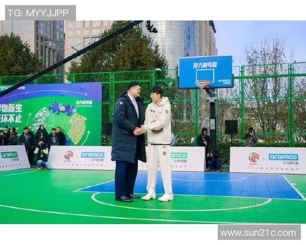 姚明的大手承载梦想与希望,见证篮球传奇与中国体育的辉煌历程