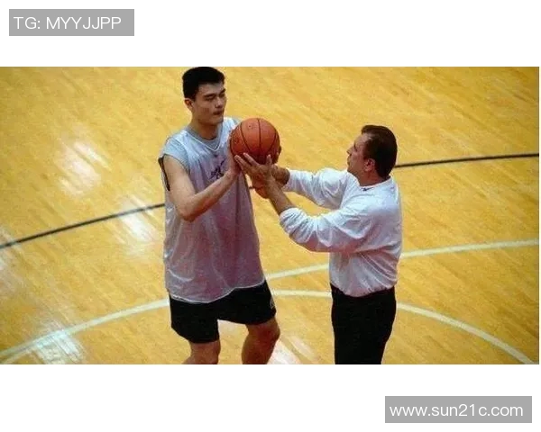 姚明挑人背后的故事与篮球梦想的传承与启示