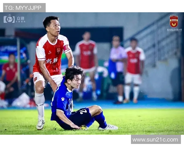 足球明星被疯狂粉丝追逐险些受伤引发安全问题引发广泛关注