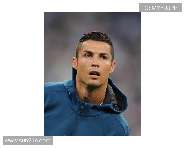 C罗足球明星发型解析与潮流趋势探讨