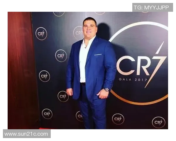 足球明星C罗的保镖揭秘:如何保护世界级球星的安全与隐私 足球明星C罗的保镖揭秘:如何保护世界级球星的安全与隐私