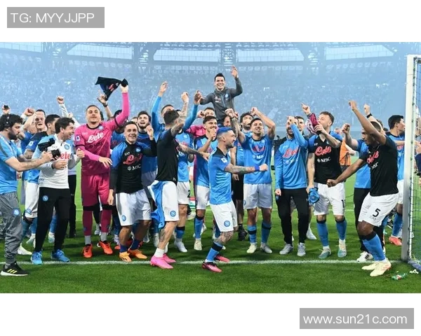 足球明星合影时的经典手势与瞬间展现团结与友谊的精彩瞬间