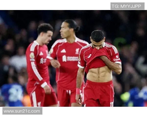 利物浦与巴萨激战回顾球迷热议经典对决与战术较量 利物浦与巴萨激战回顾球迷热议经典对决与战术较量